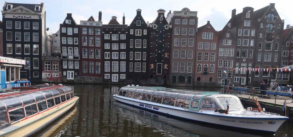 Amsterdam Canal Tours Near Central Station Plas