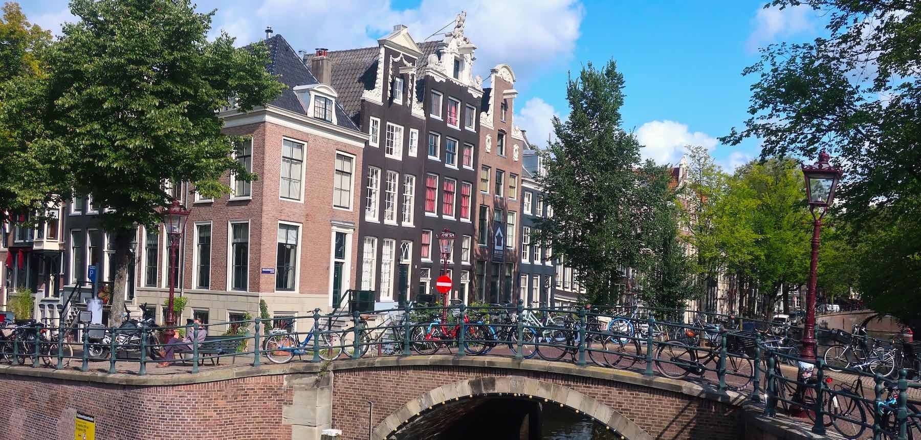 Cheap flight to Amsterdam options