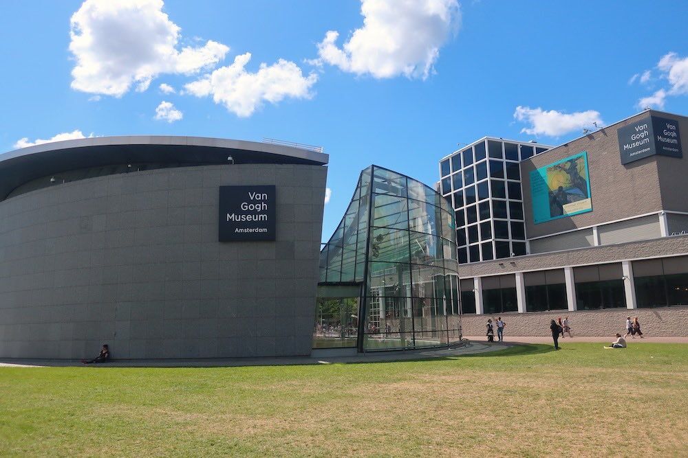 Free must see in amsterdam museum square