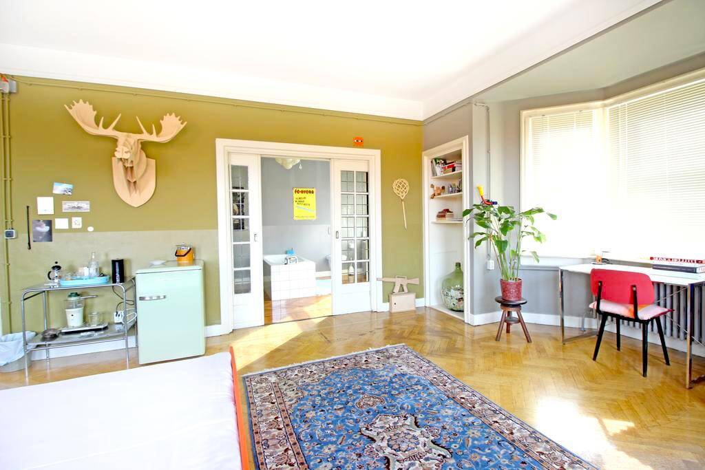Budget hotels in amsterdam