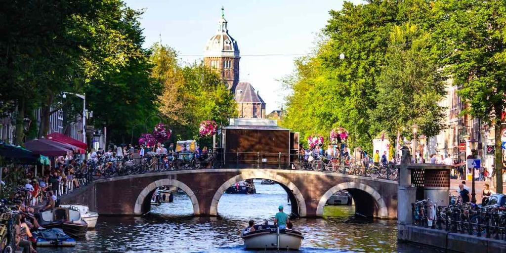 red light district daytime 