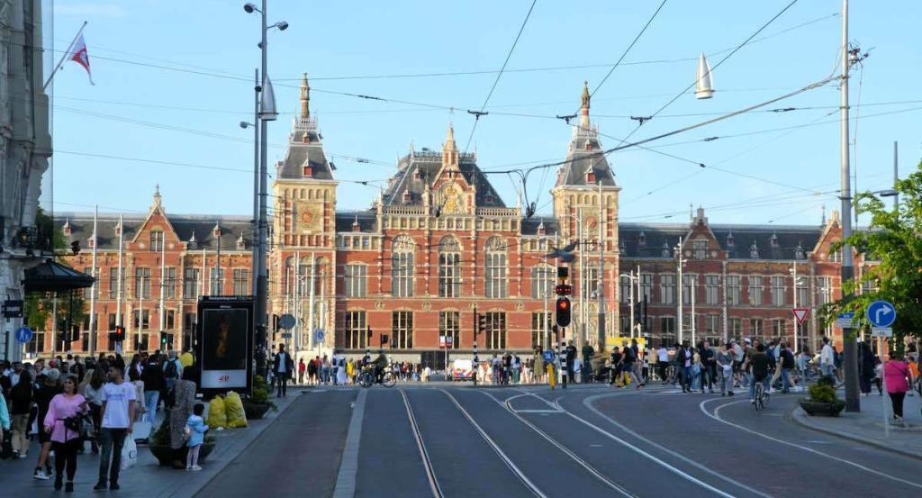 Damrak and Amsterdam Central Station